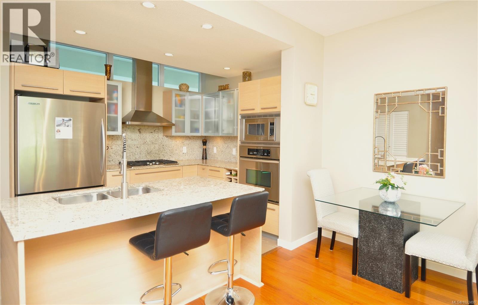 302 66 SONGHEES Rd, Victoria