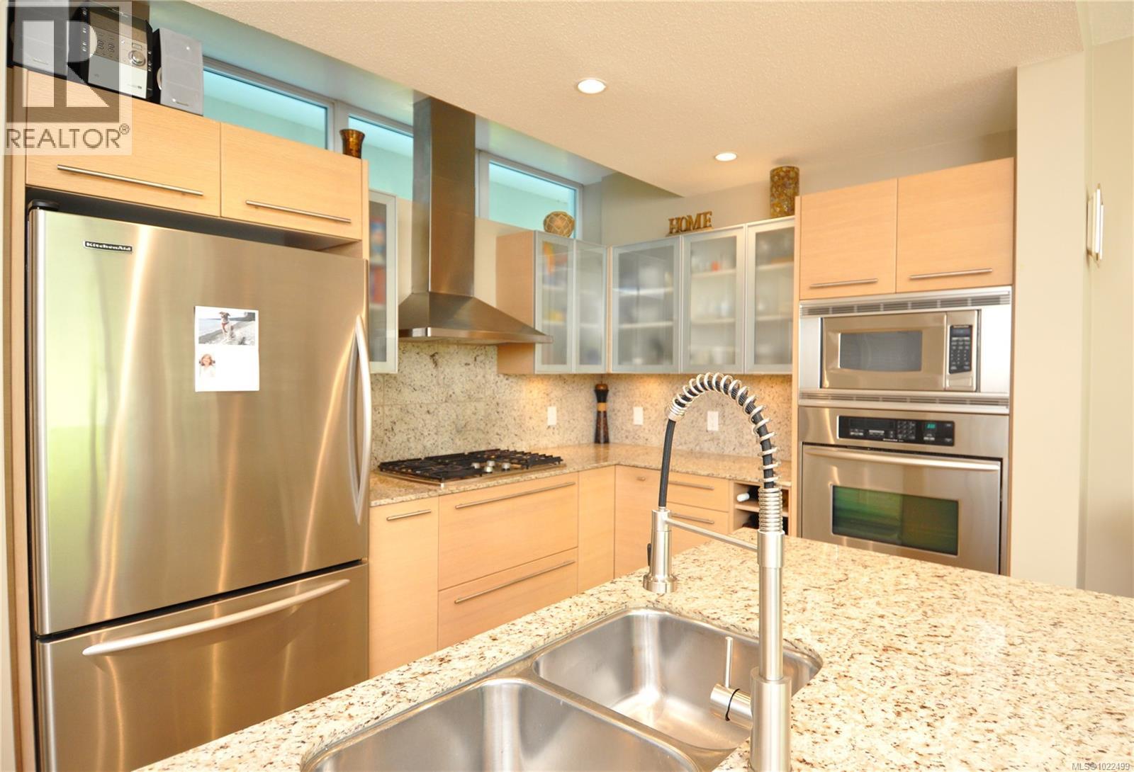 302 66 SONGHEES Rd, Victoria