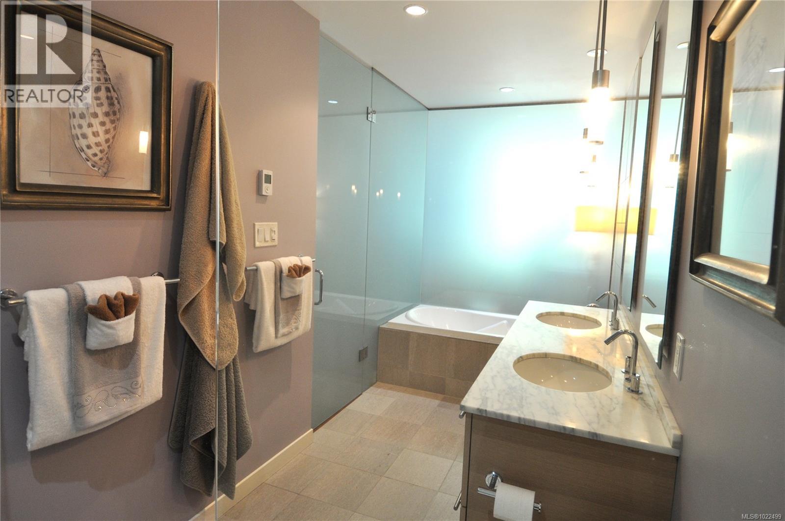 302 66 SONGHEES Rd, Victoria