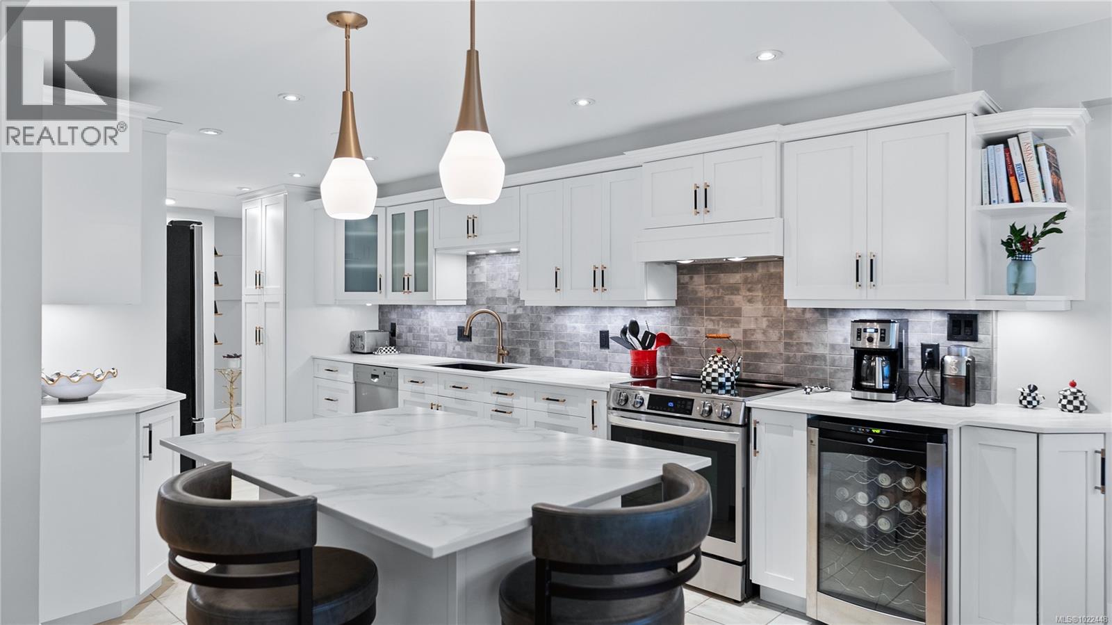 104 420 Linden Ave, Victoria