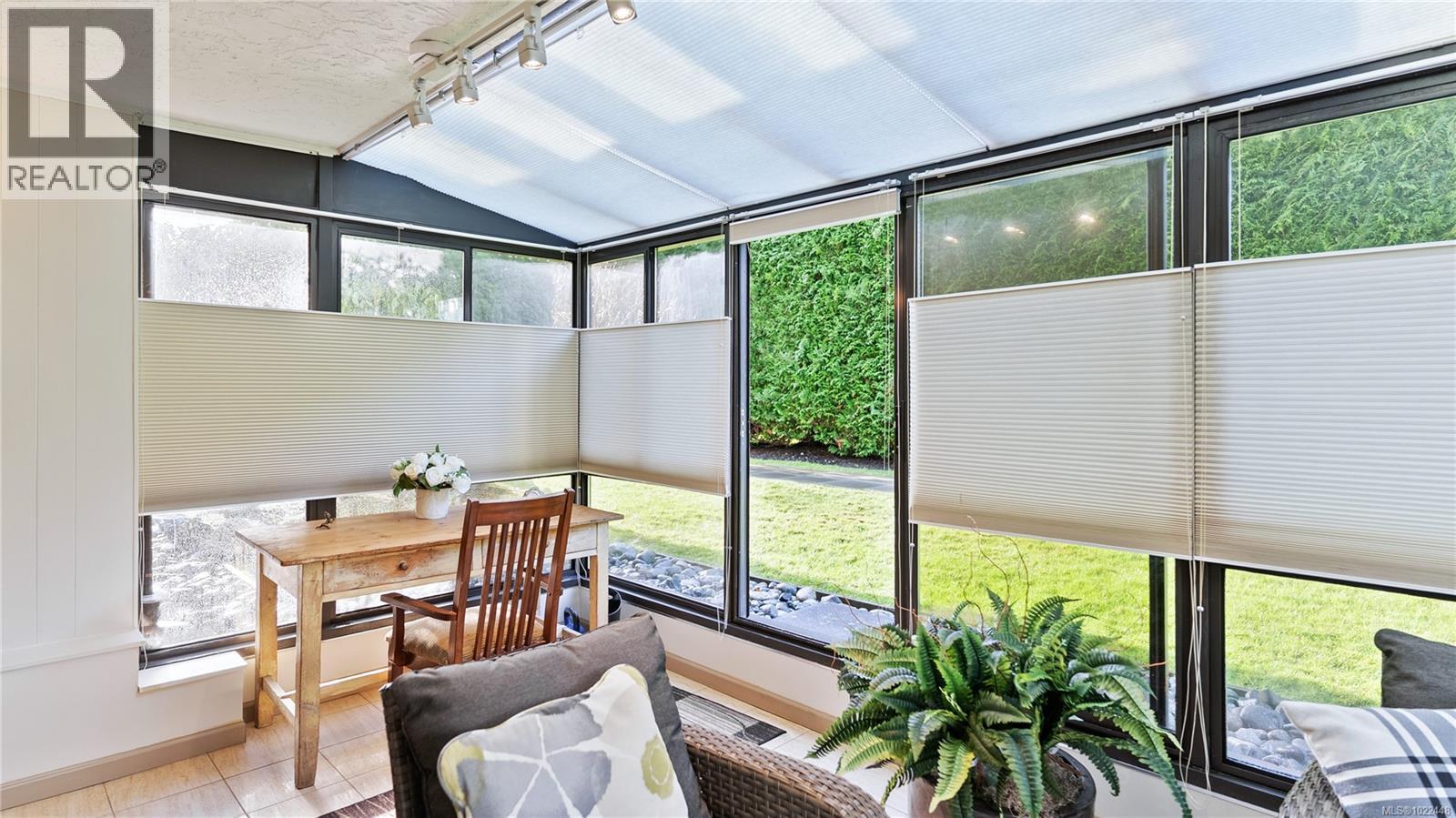 104 420 Linden Ave, Victoria