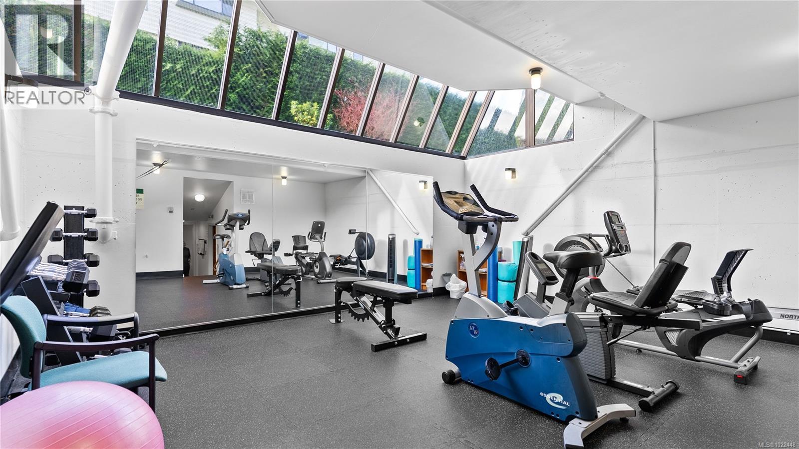 104 420 Linden Ave, Victoria