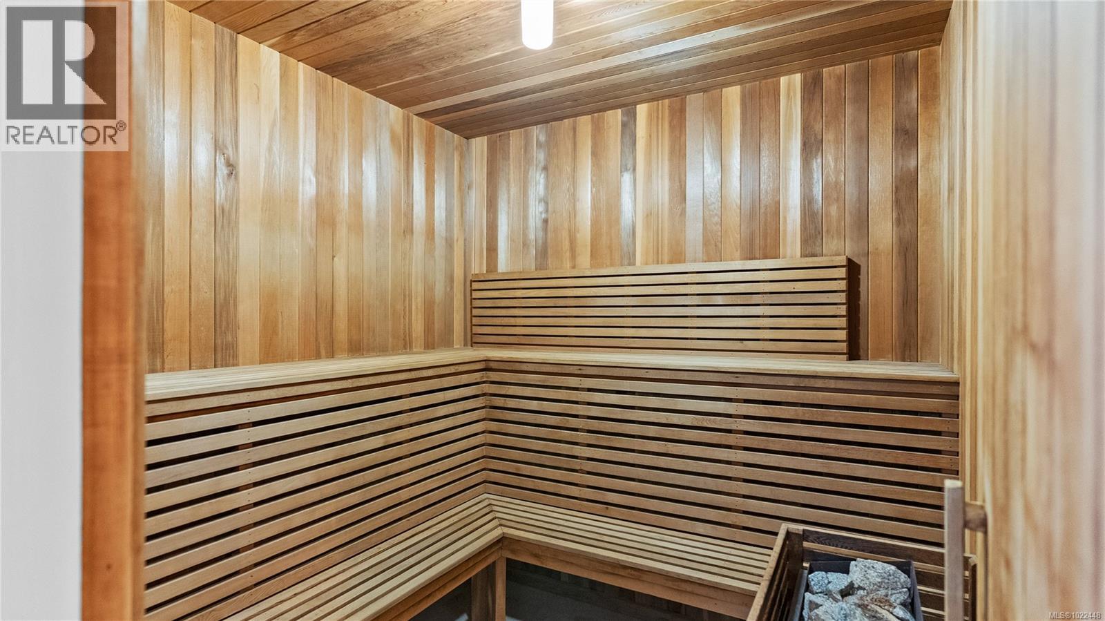 104 420 Linden Ave, Victoria