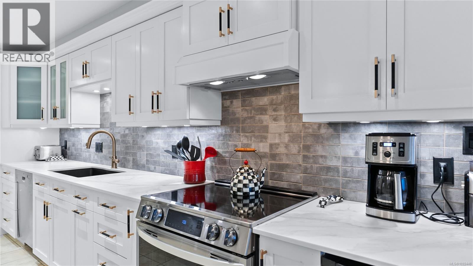 104 420 Linden Ave, Victoria