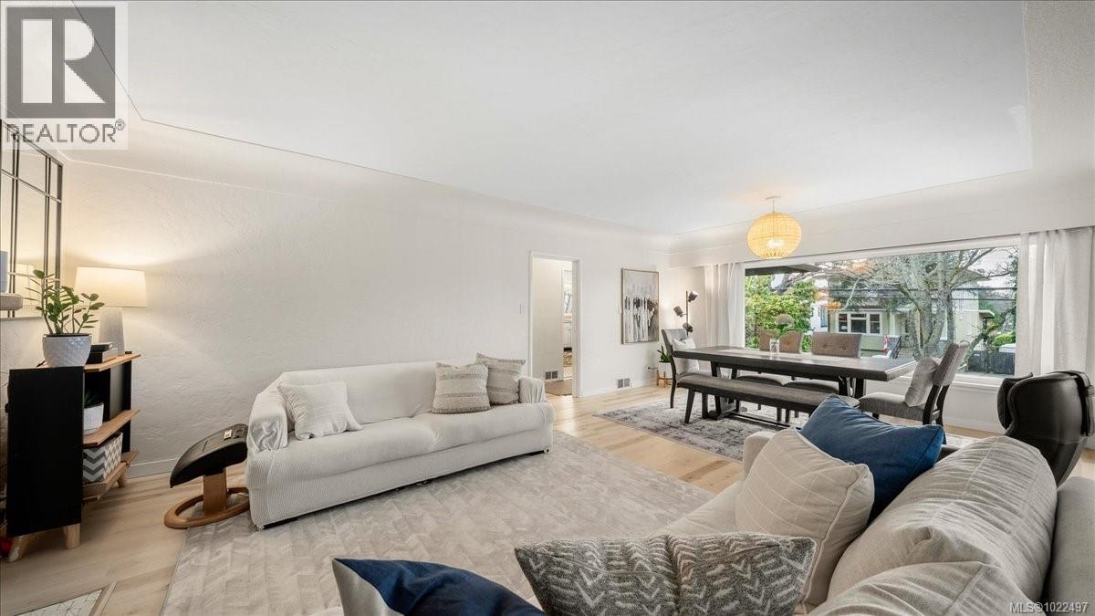  2360 Cranmore Road, Oak Bay