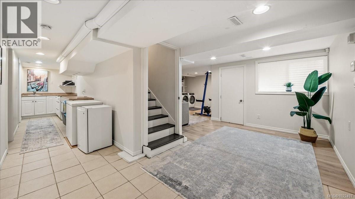  2360 Cranmore Road, Oak Bay