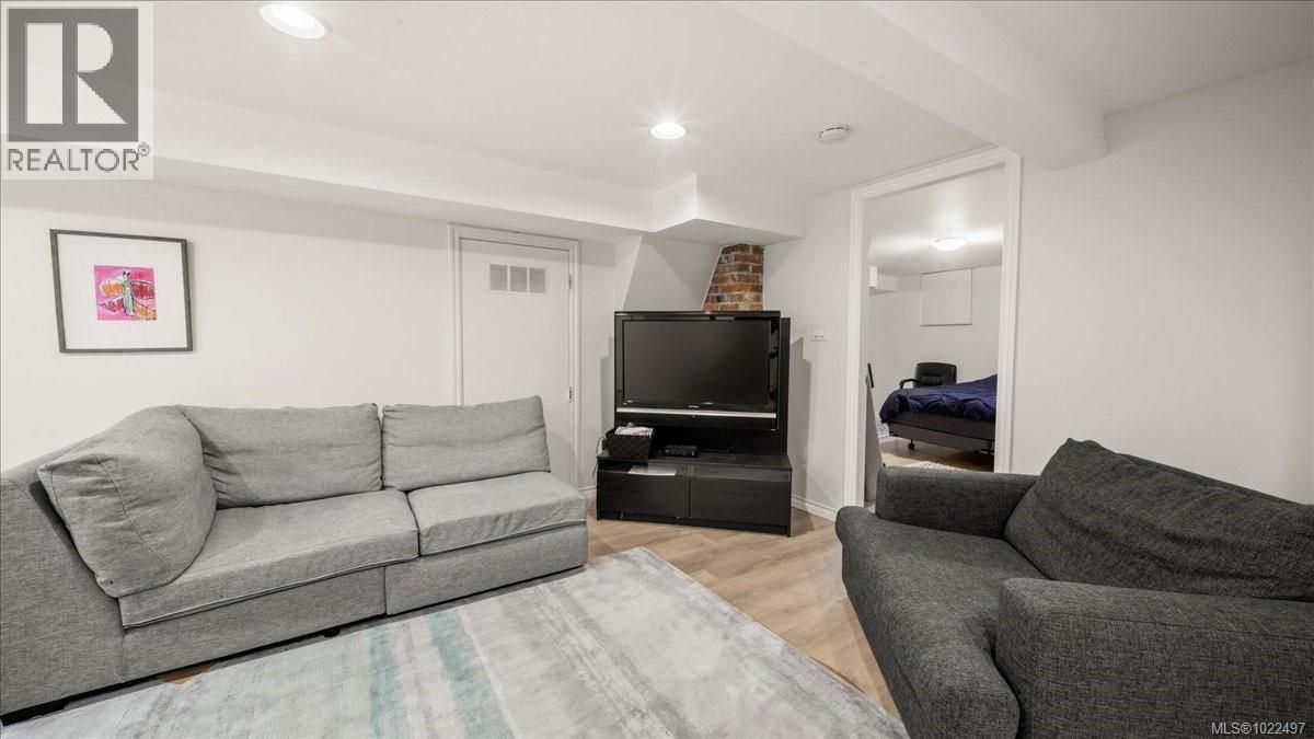  2360 Cranmore Road, Oak Bay