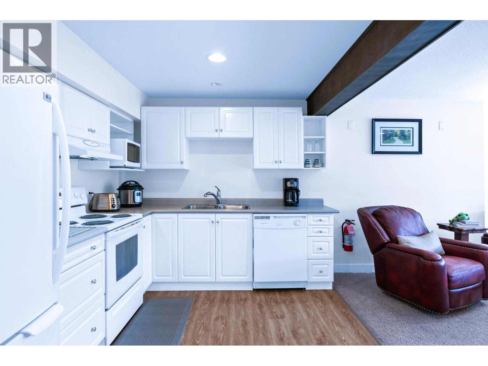  12801 Lake Hill Drive, Lake Country