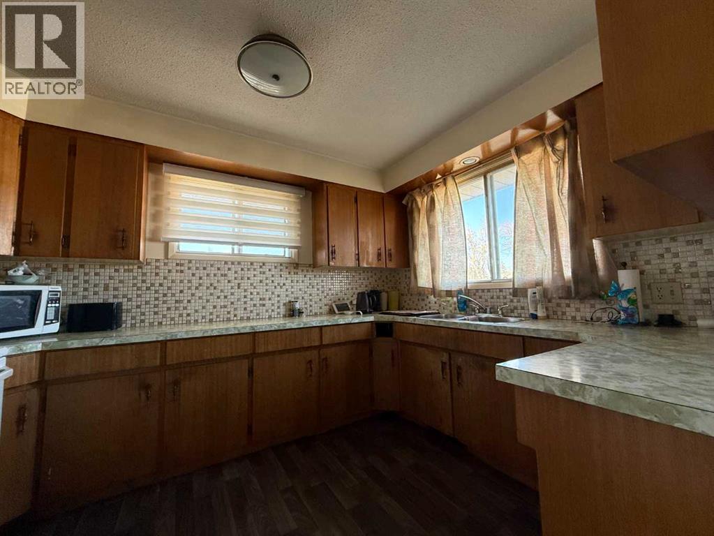 4815 52 Avenue - Photo 2 of 21, Whitecourt, Alberta