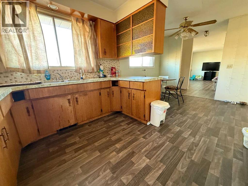 4815 52 Avenue - Photo 4 of 21, Whitecourt, Alberta