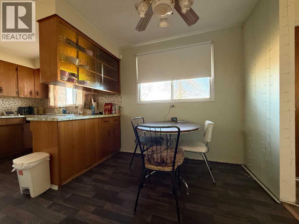 4815 52 Avenue - Photo 5 of 21, Whitecourt, Alberta