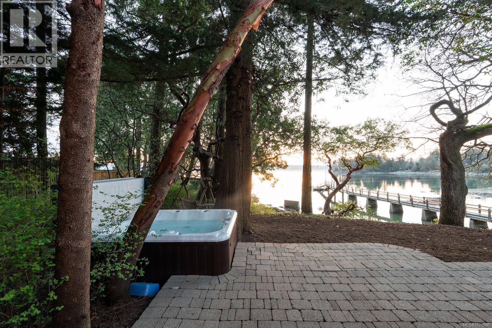 675 Towner Park Rd, North Saanich