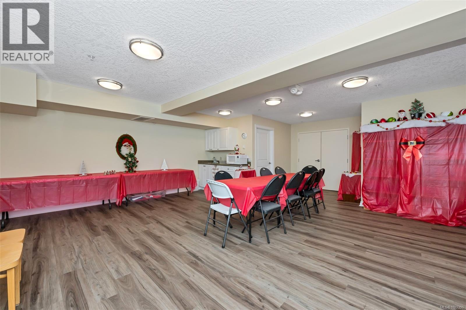 301 4536 Viewmont Ave, Saanich