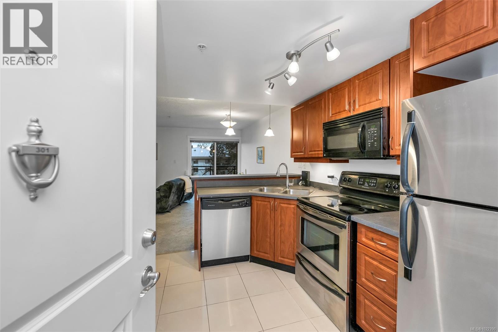 301 4536 Viewmont Ave, Saanich