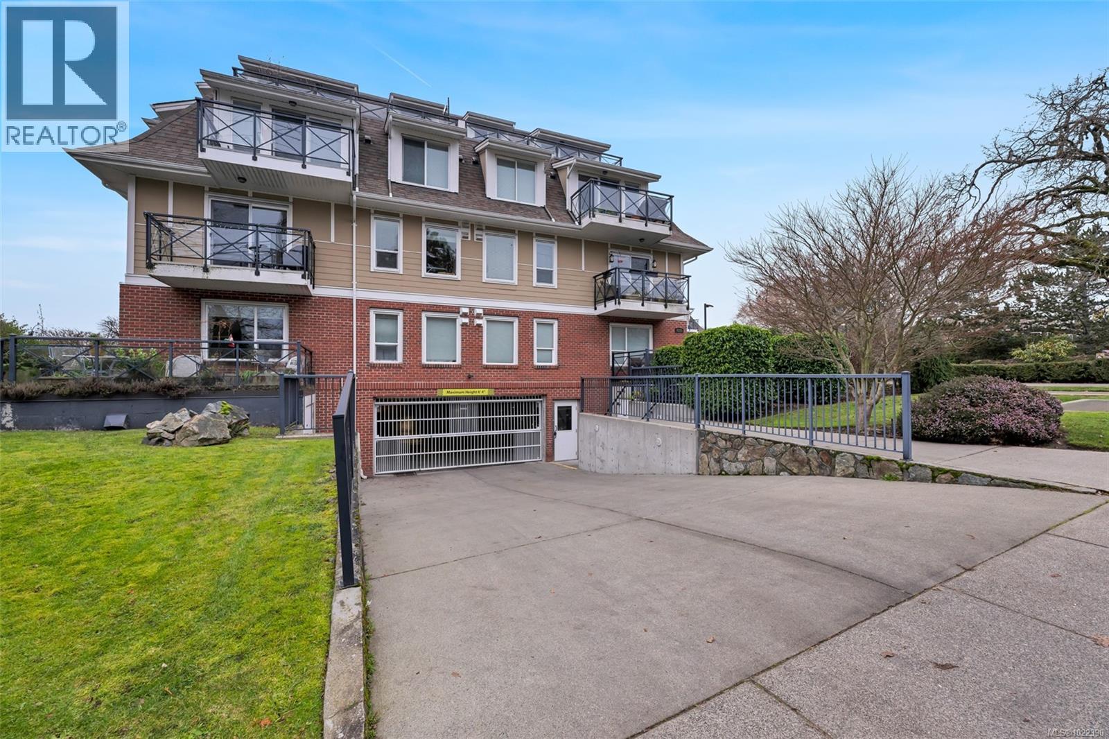301 4536 Viewmont Ave, Saanich