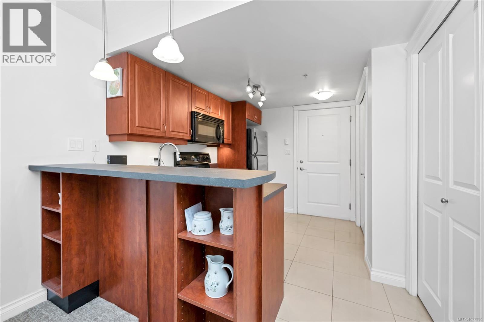 301 4536 Viewmont Ave, Saanich