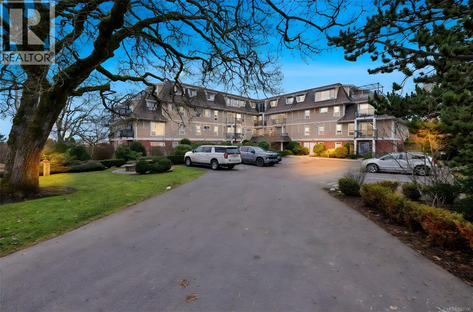 301 4536 Viewmont Ave, Saanich