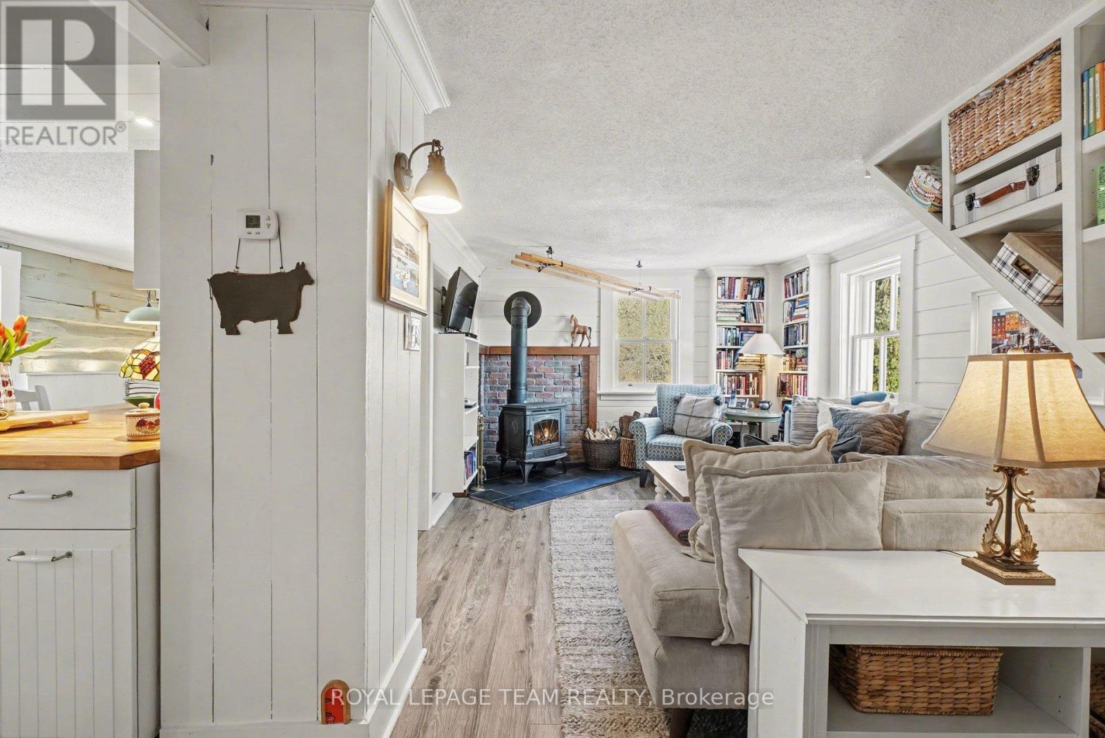 Bright and cozy living room