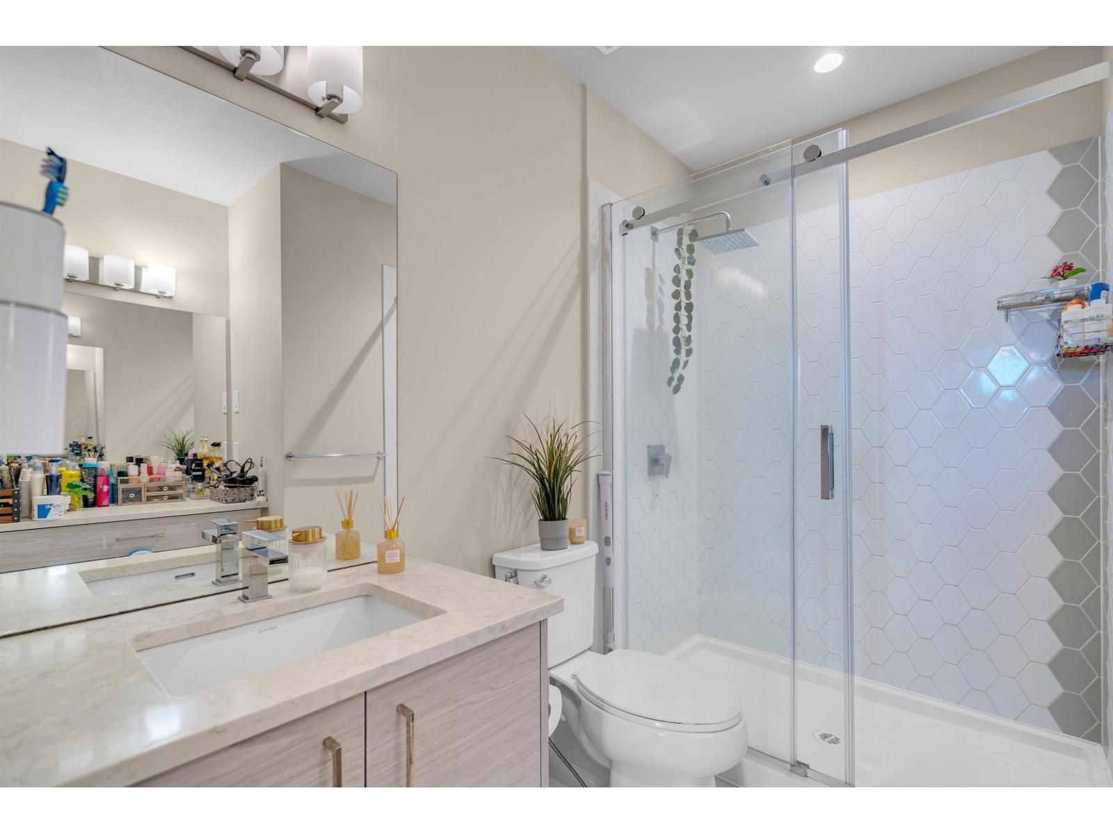 219 2120 GLADWIN ROAD, Abbotsford