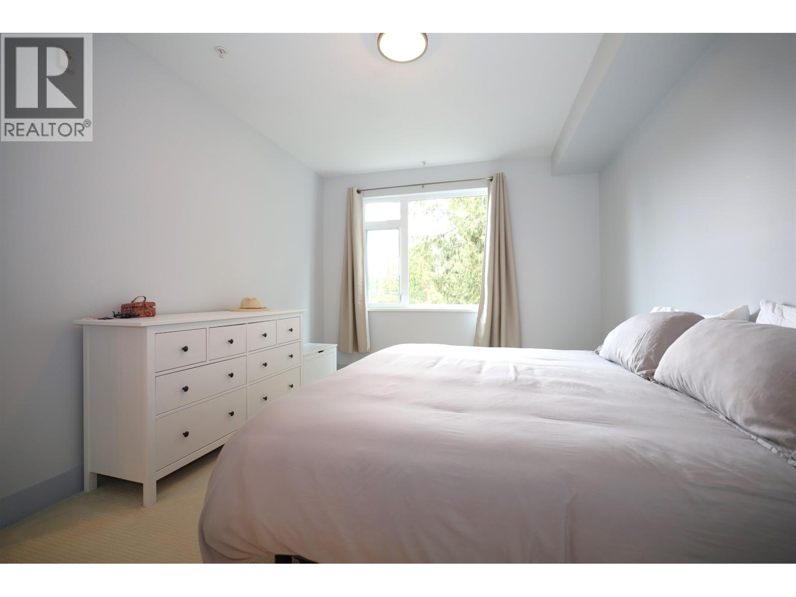 209 5682 WHARF AVENUE, Sechelt