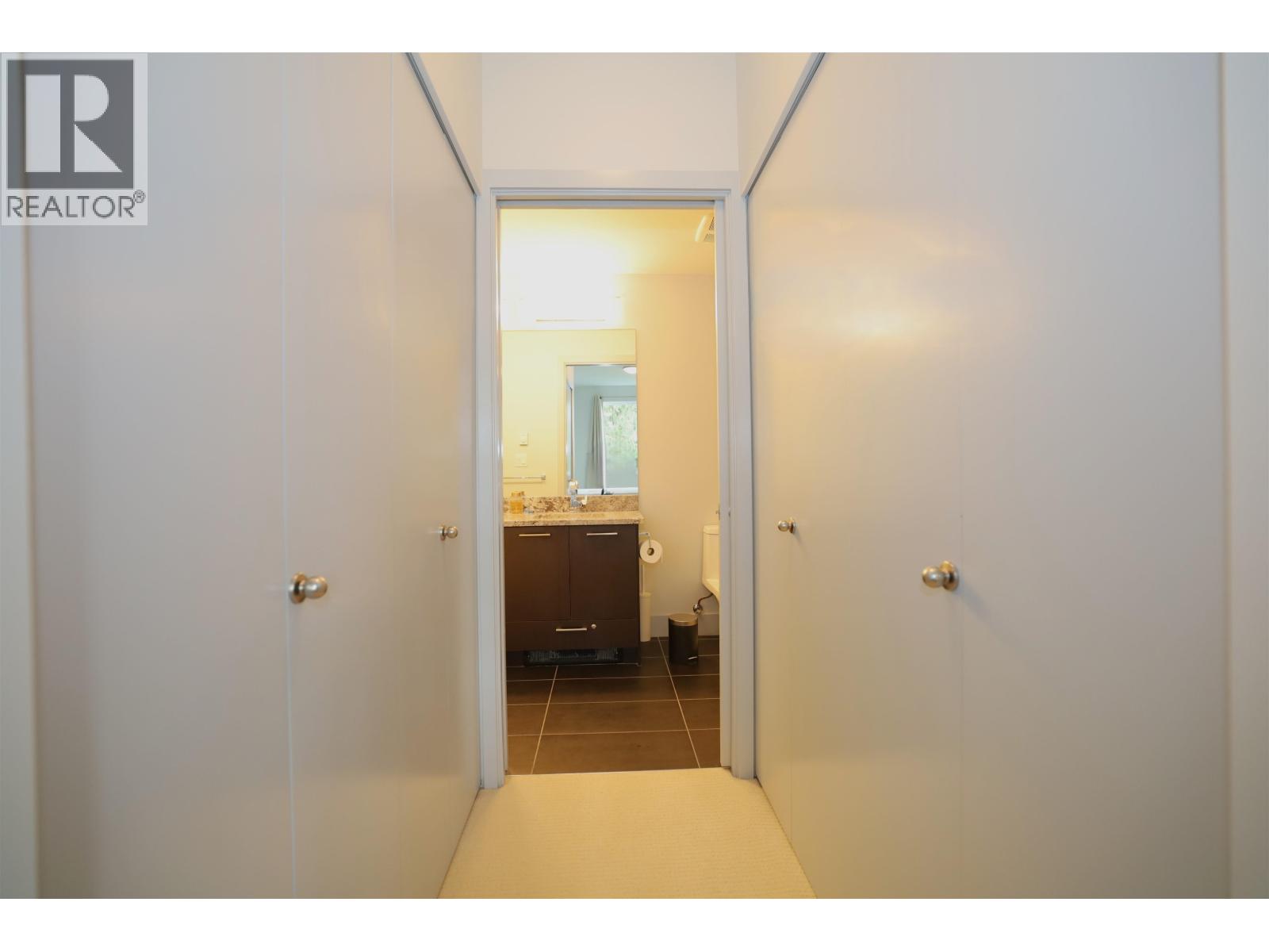 209 5682 WHARF AVENUE, Sechelt