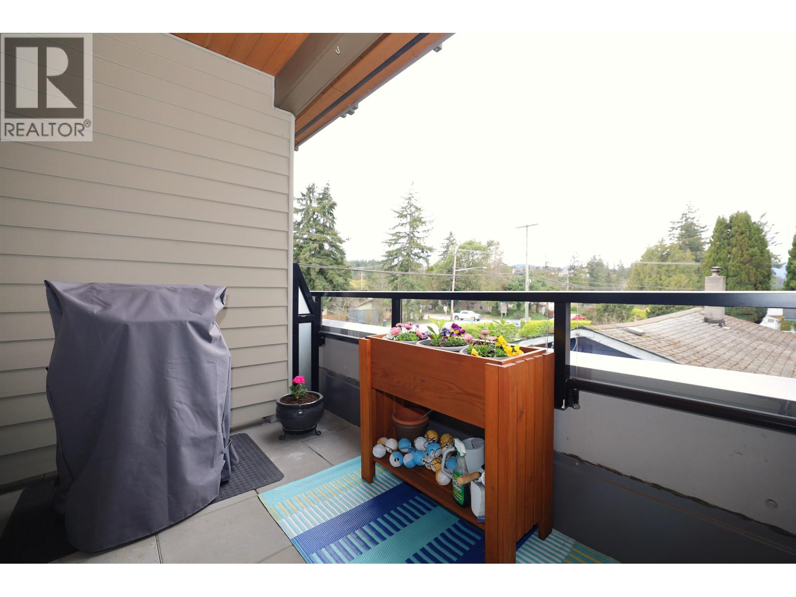 209 5682 WHARF AVENUE, Sechelt