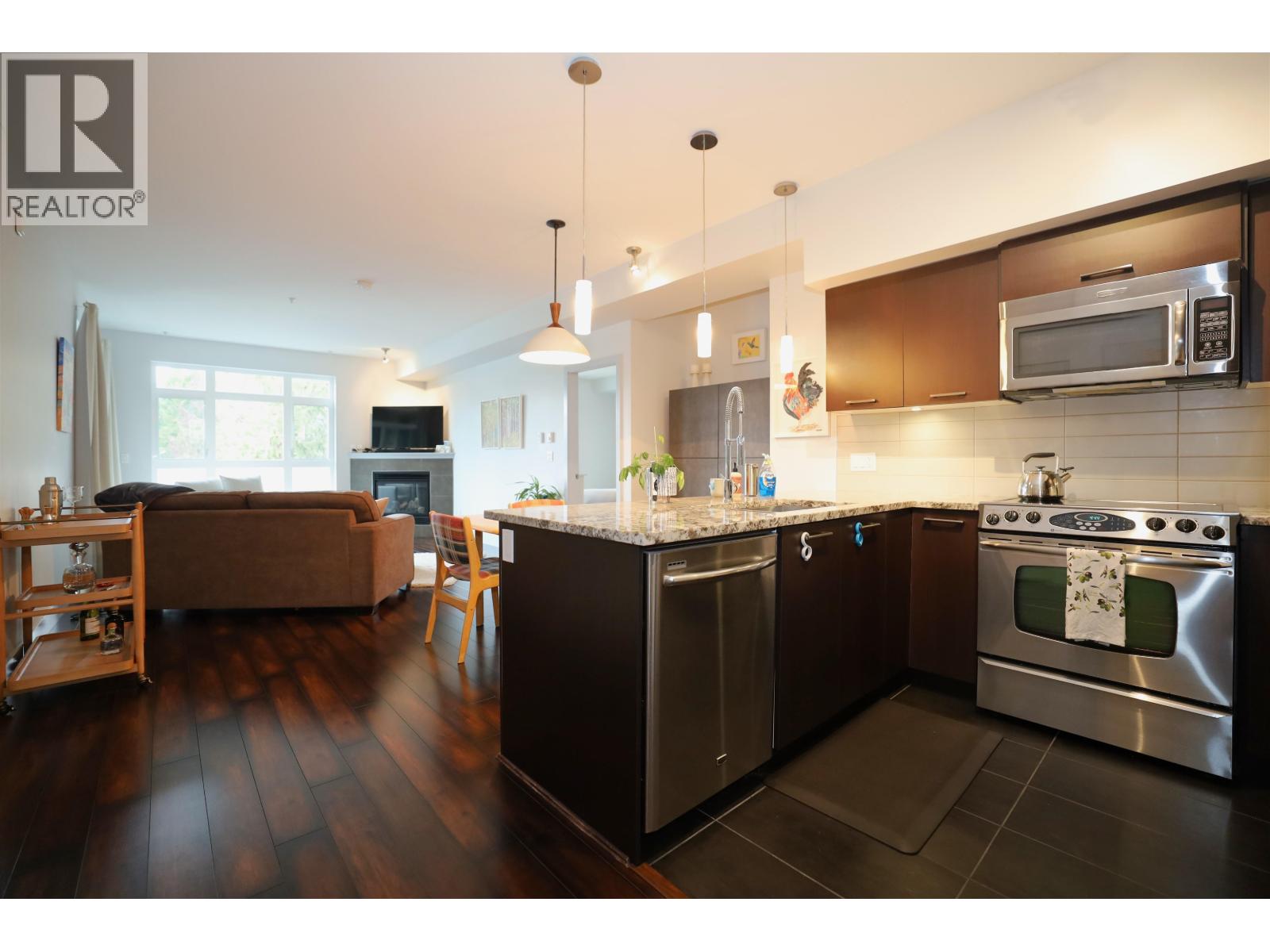 209 5682 WHARF AVENUE, Sechelt