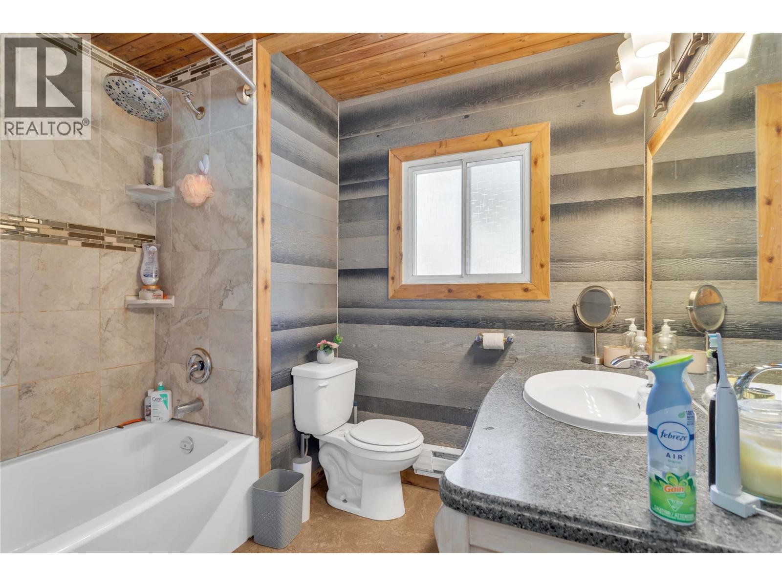  365 Clifton Road, Kelowna