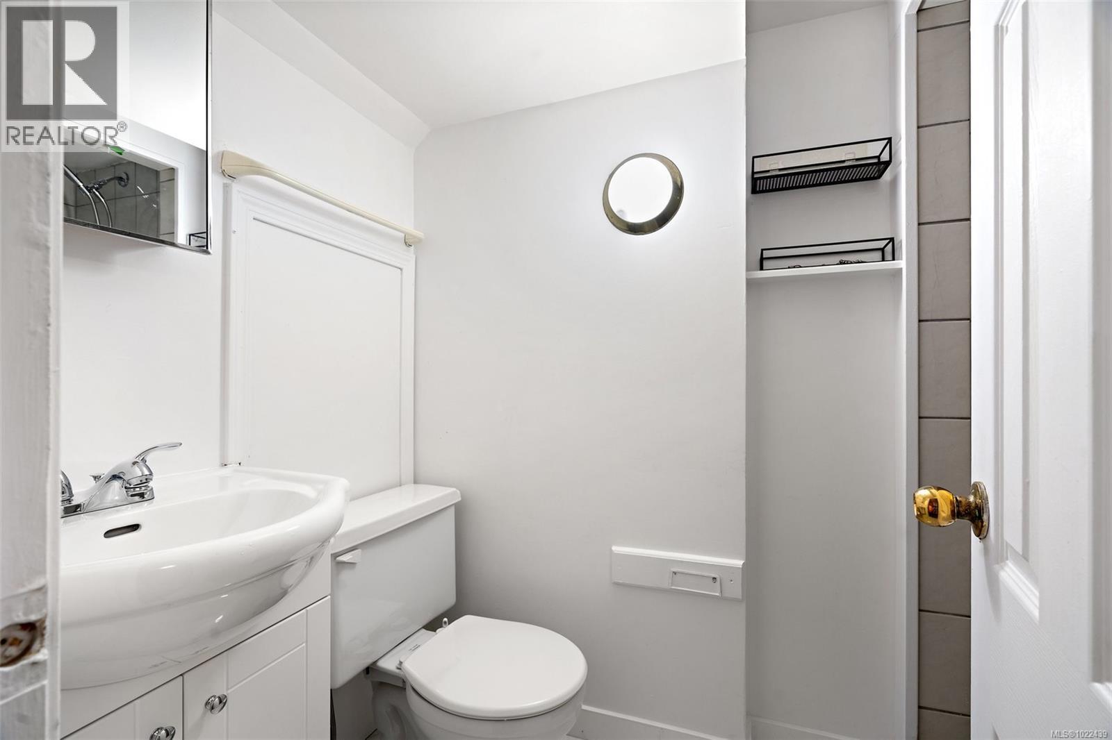 3020 3022 Donald St, Saanich