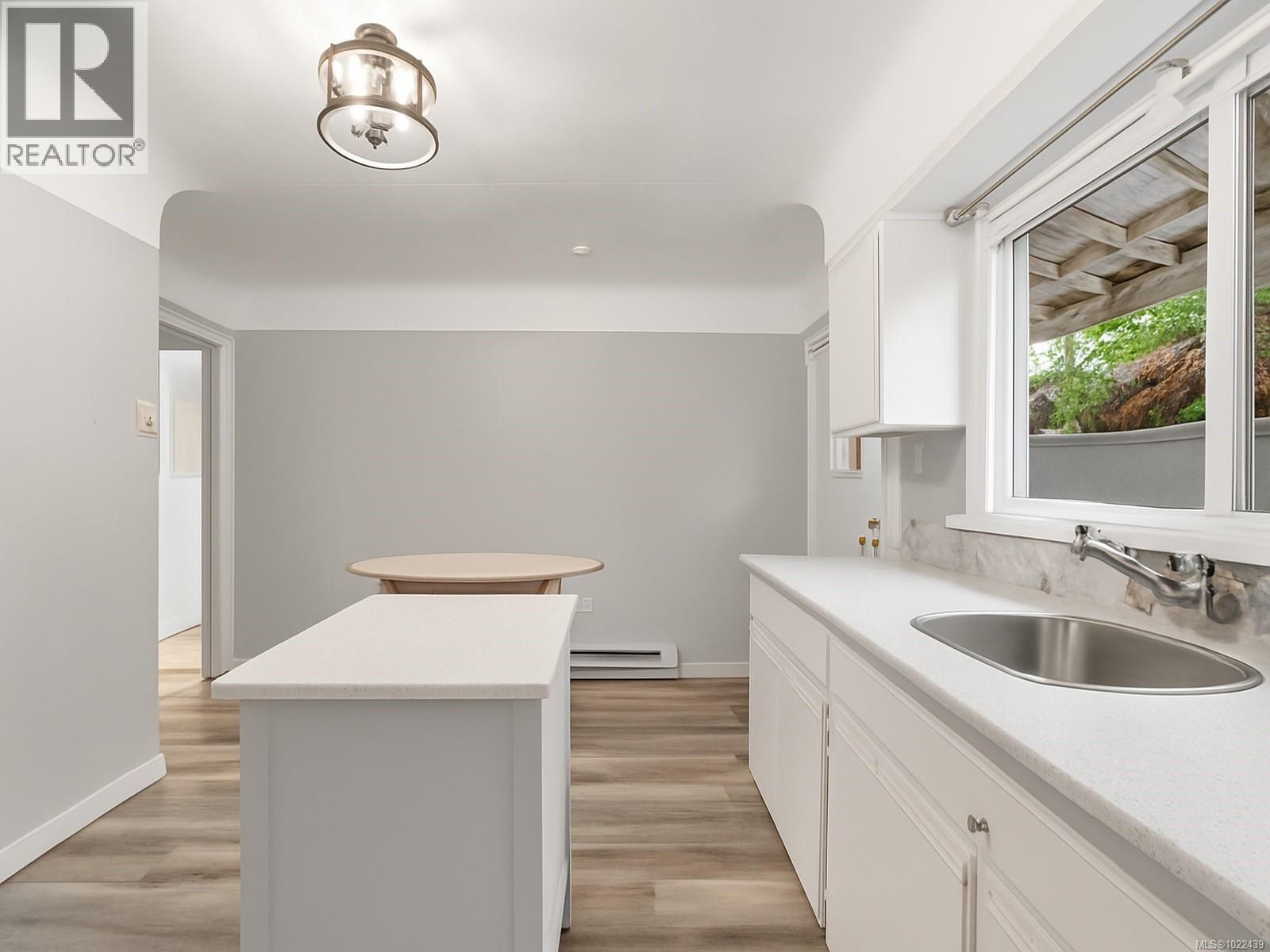 3020 3022 Donald St, Saanich