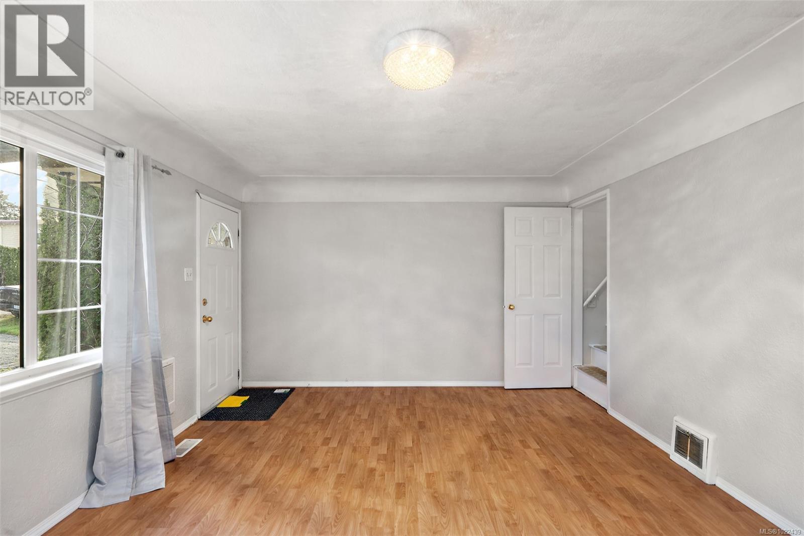 3020 3022 Donald St, Saanich