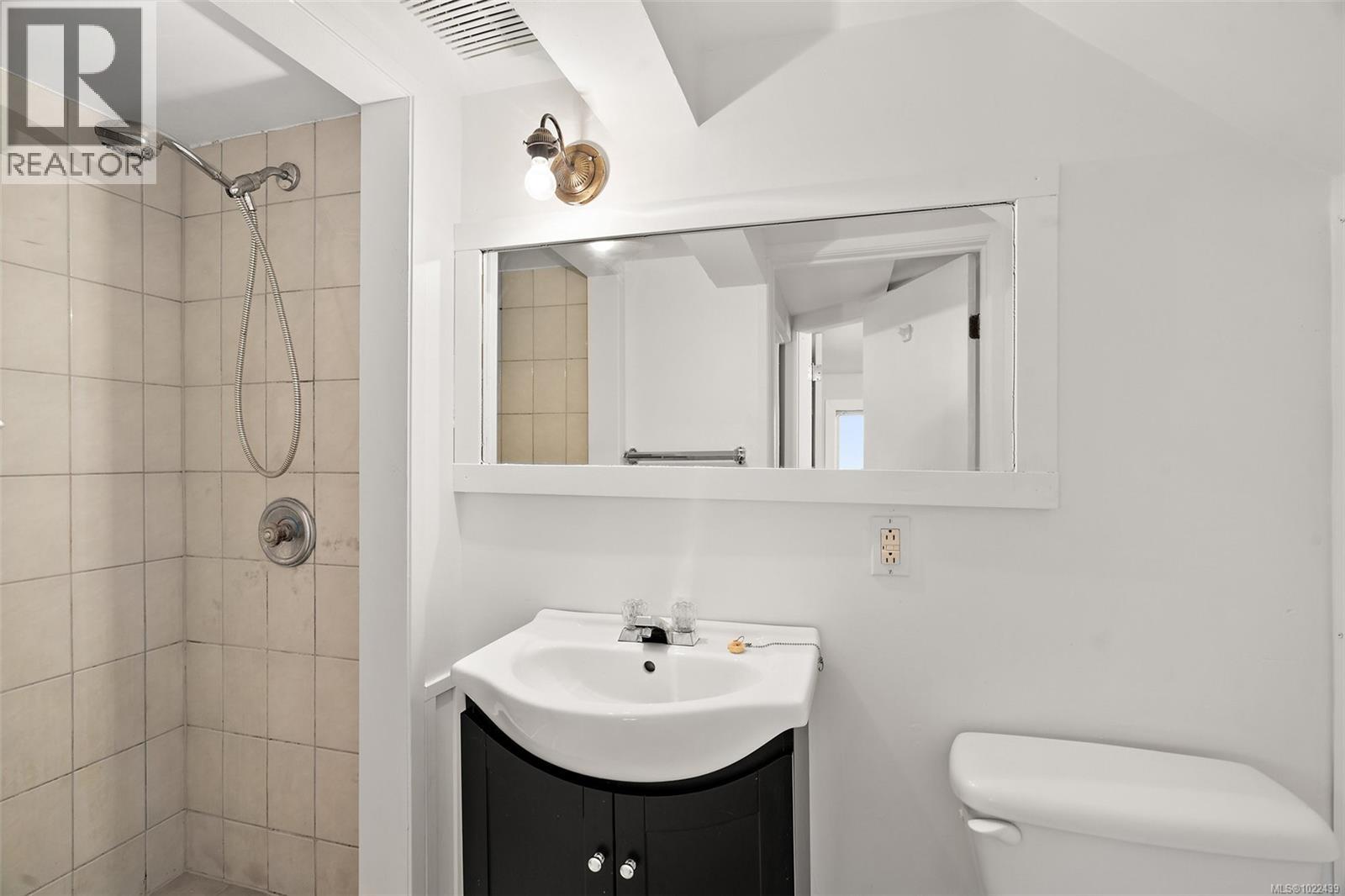 3020 3022 Donald St, Saanich