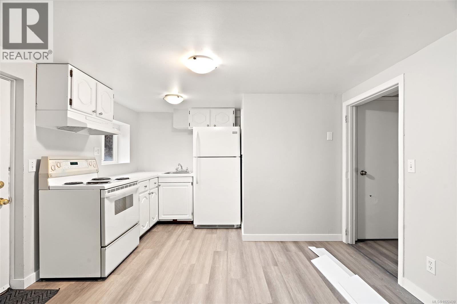 3020 3022 Donald St, Saanich