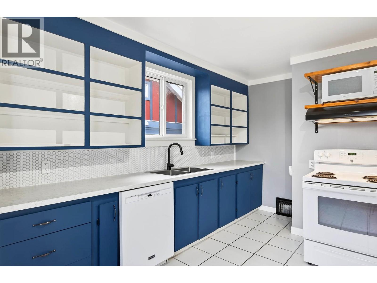 936 NICOLA STREET - 10