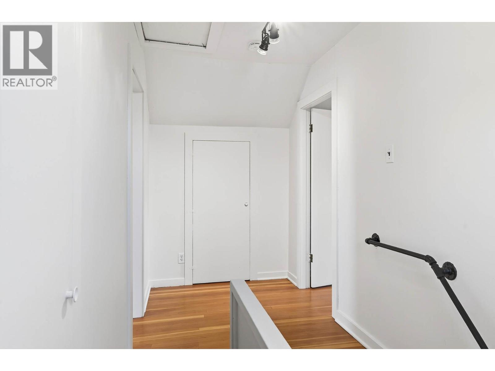 936 NICOLA STREET - 23