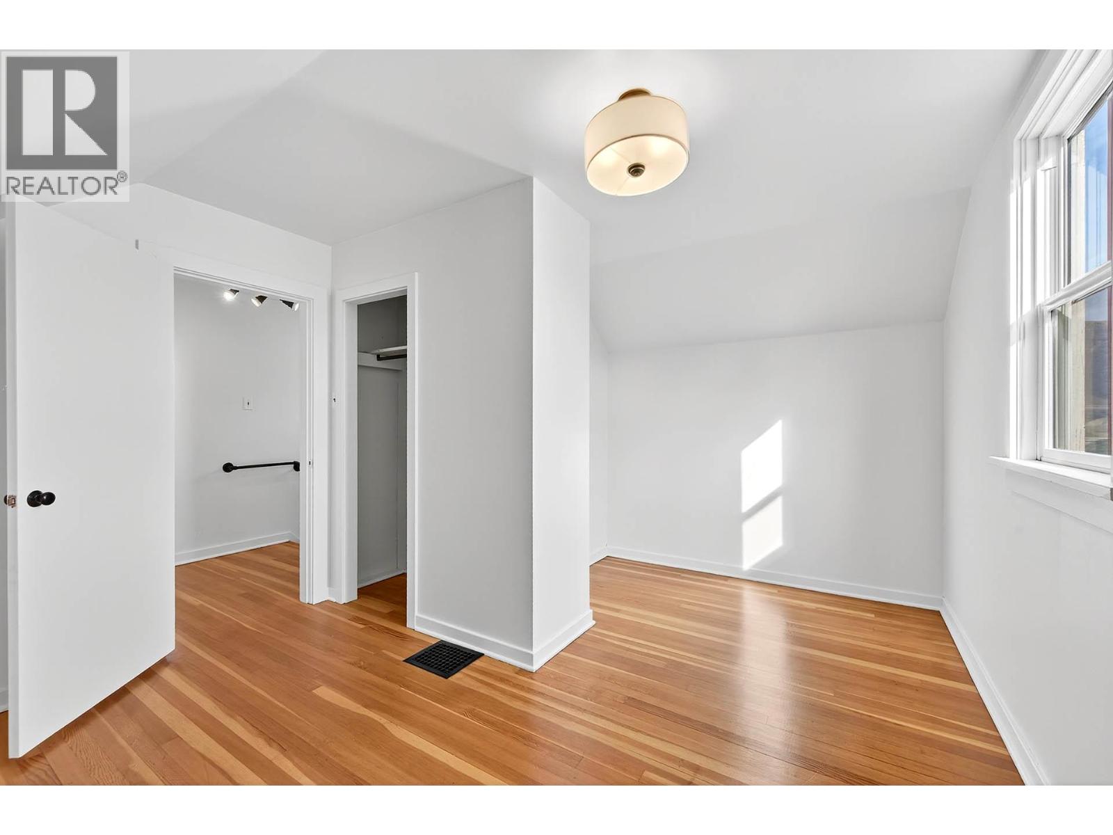 936 NICOLA STREET - 27