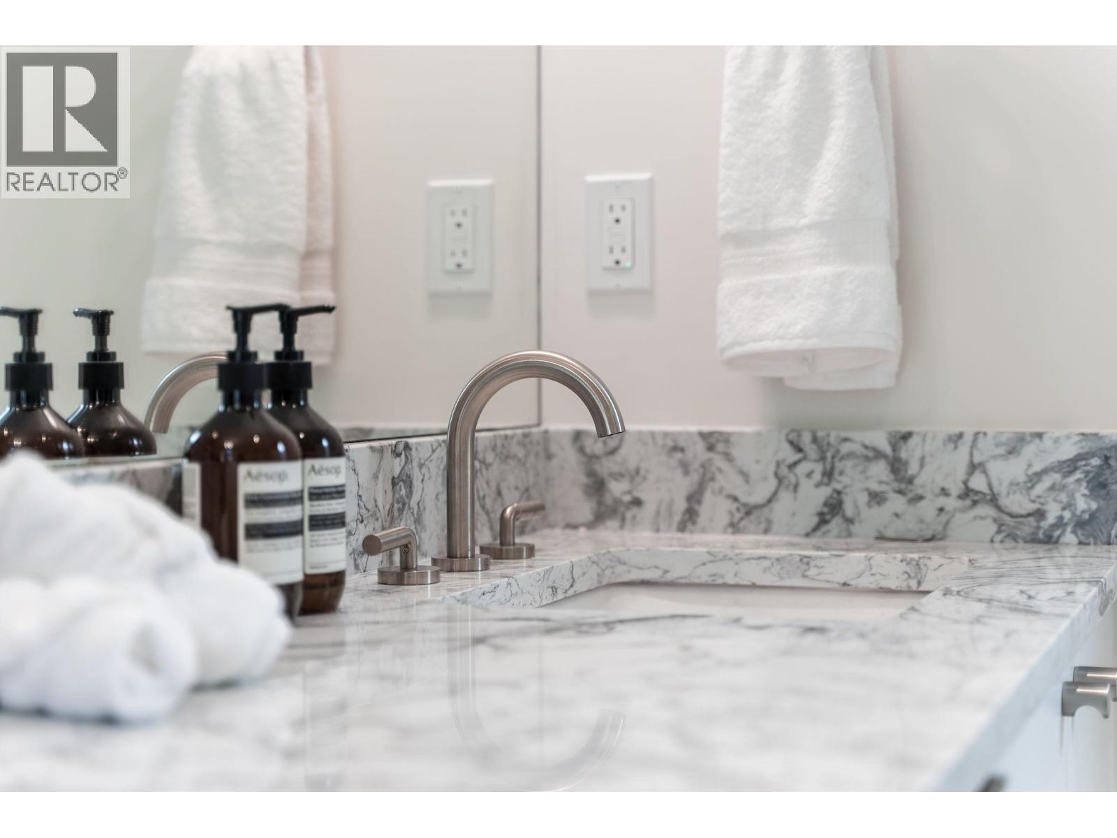 5061 BEAR LANE, West Vancouver