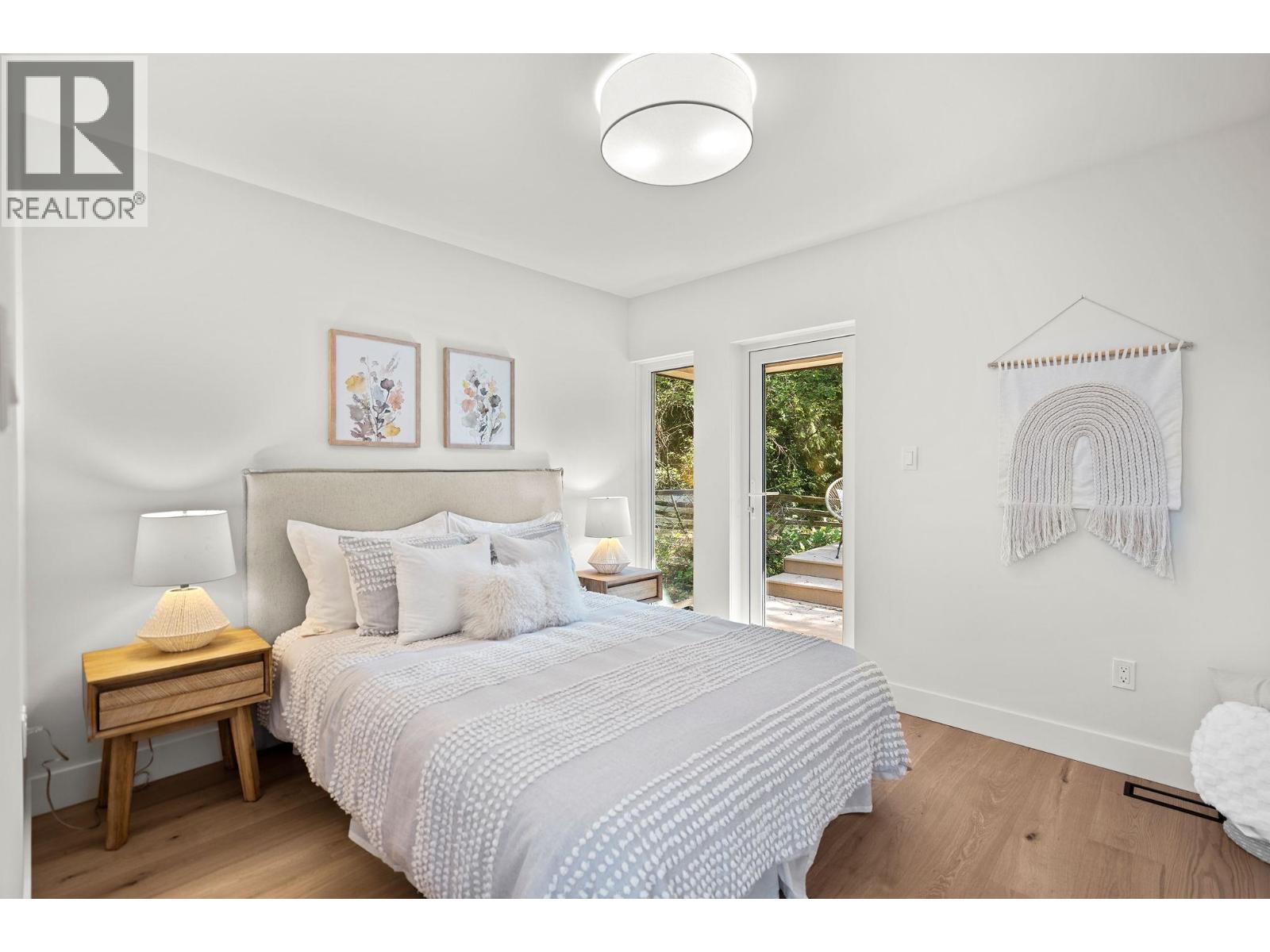 5061 BEAR LANE, West Vancouver