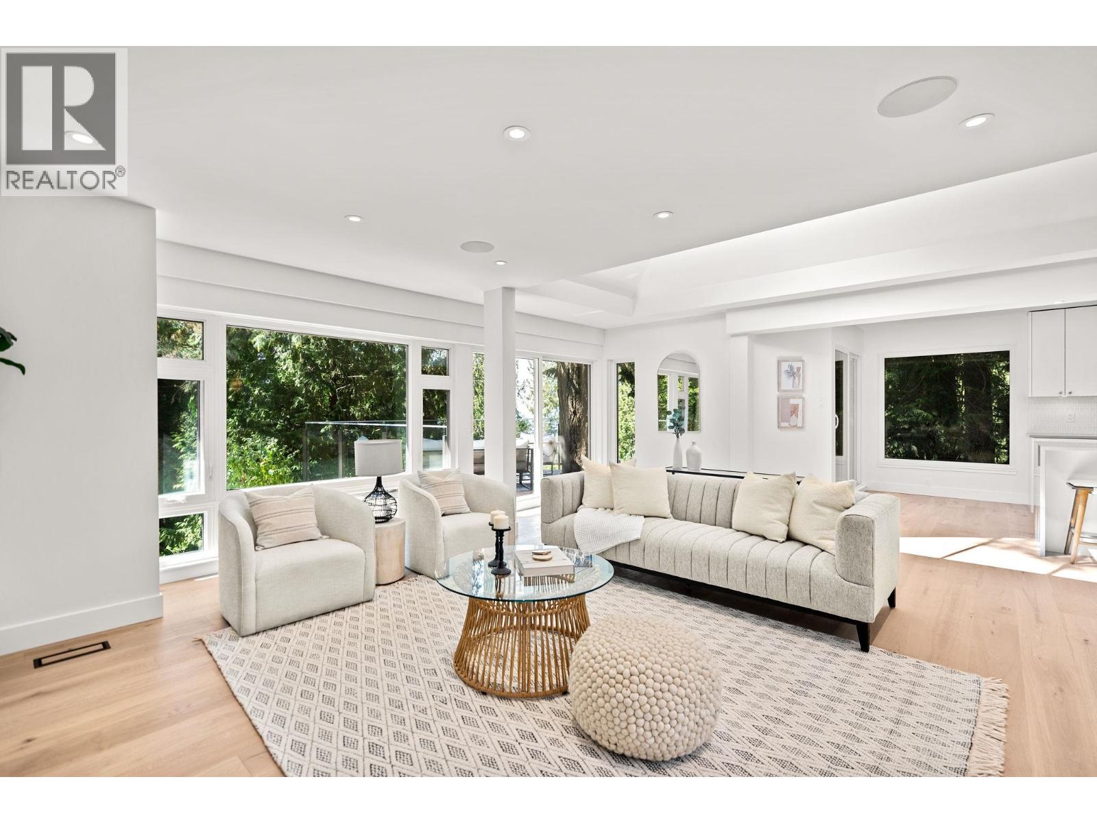 5061 BEAR LANE, West Vancouver