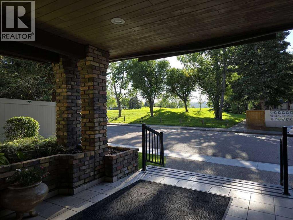 Single Family House for Sale in    Street NW Varsity Calgary 