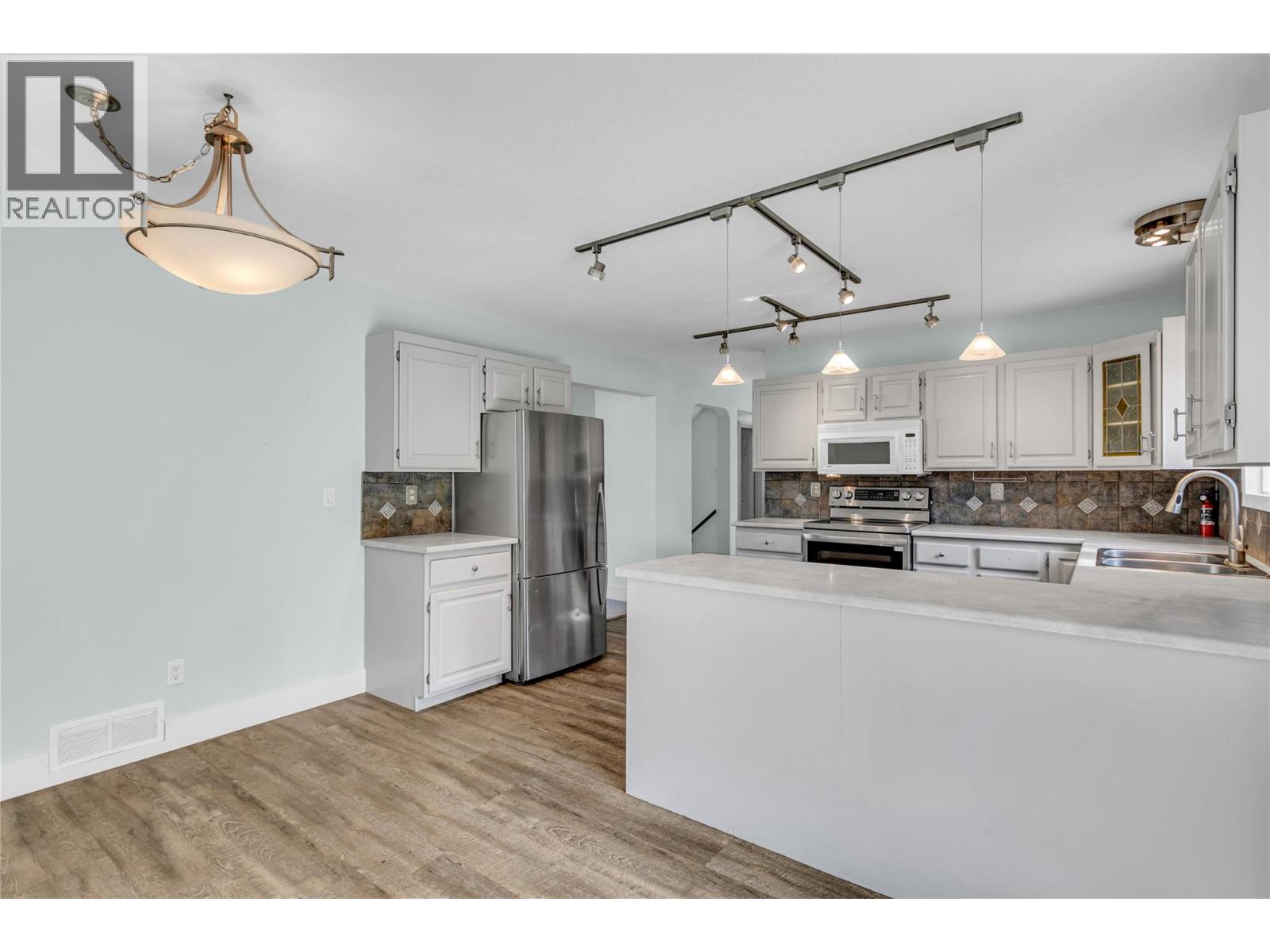  2605 Alberta Court, Kelowna