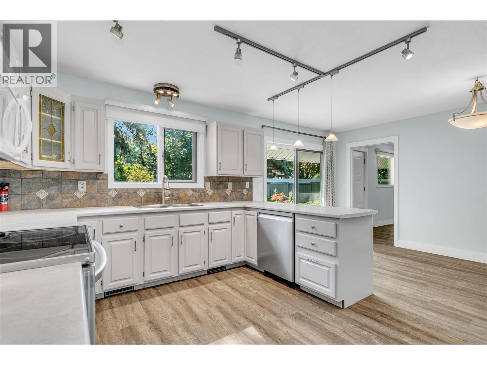  2605 Alberta Court, Kelowna