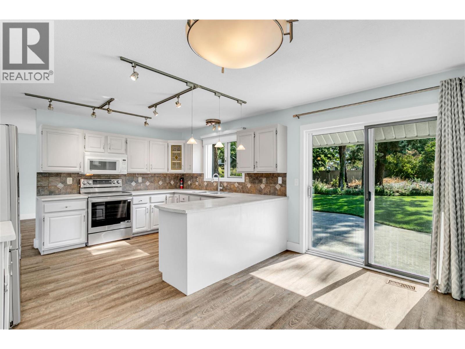  2605 Alberta Court, Kelowna