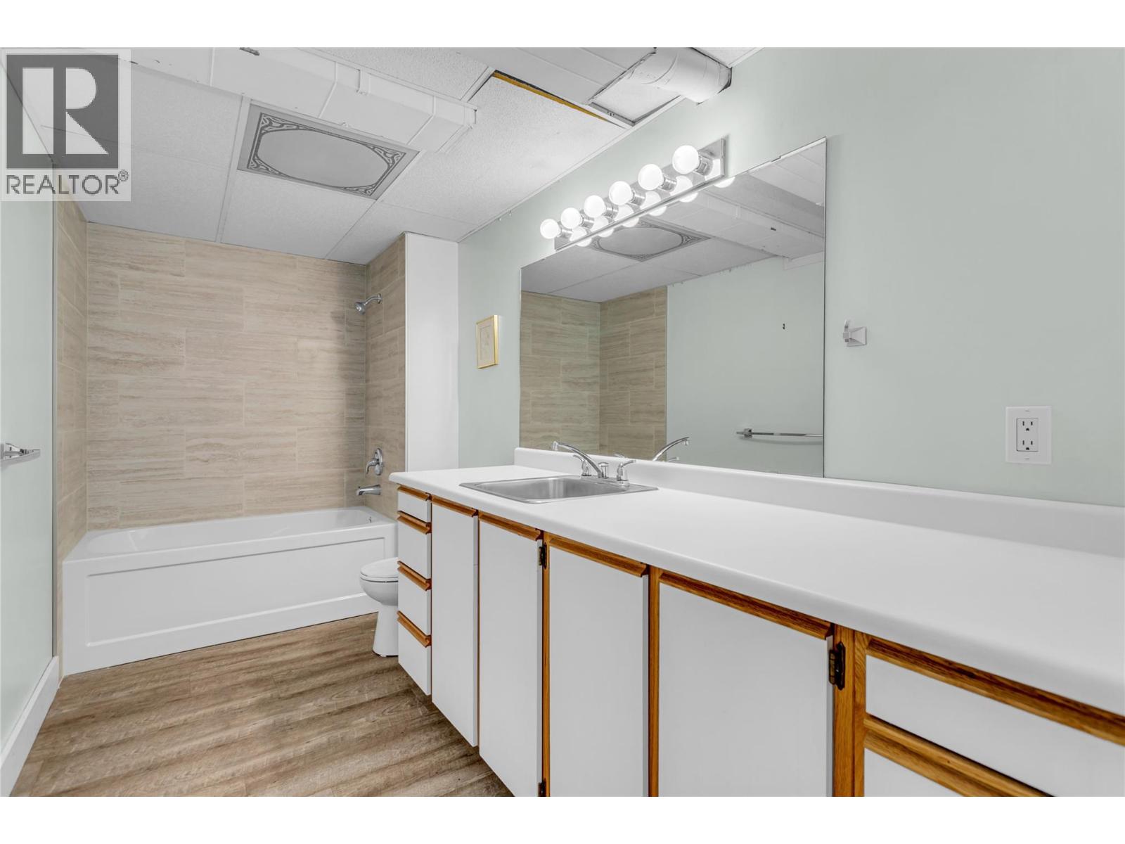  2605 Alberta Court, Kelowna