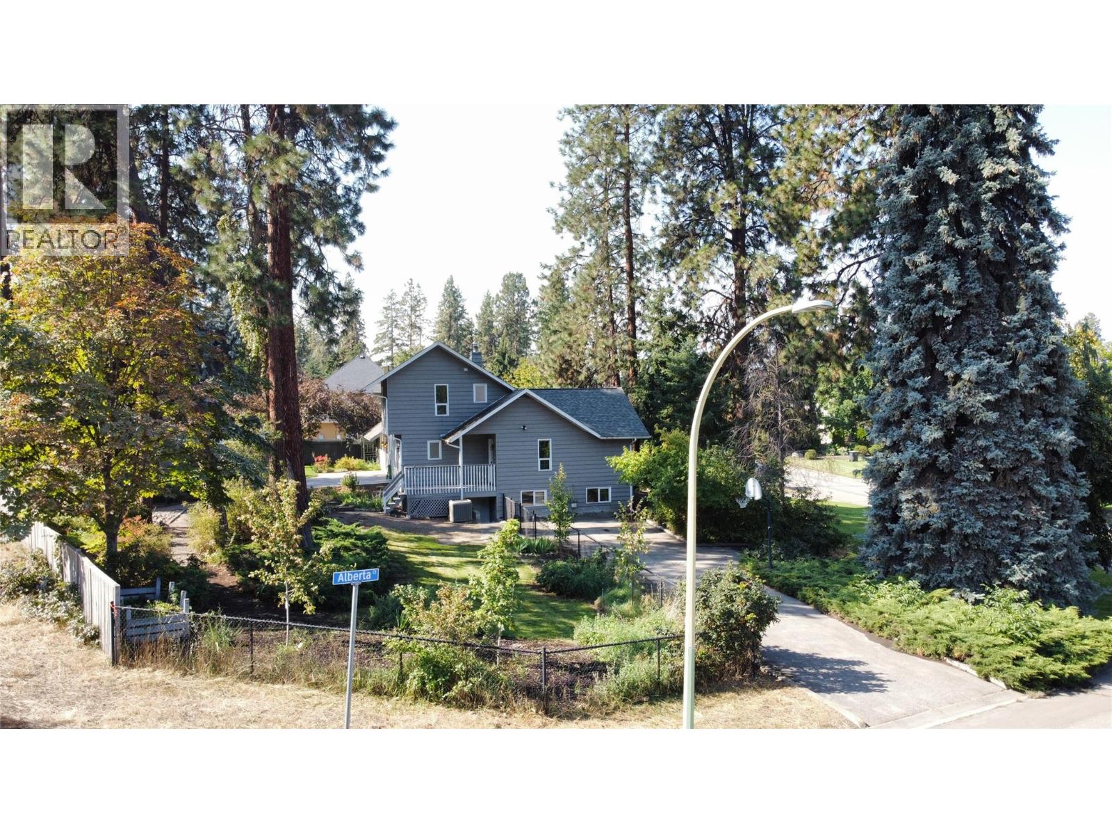  2605 Alberta Court, Kelowna