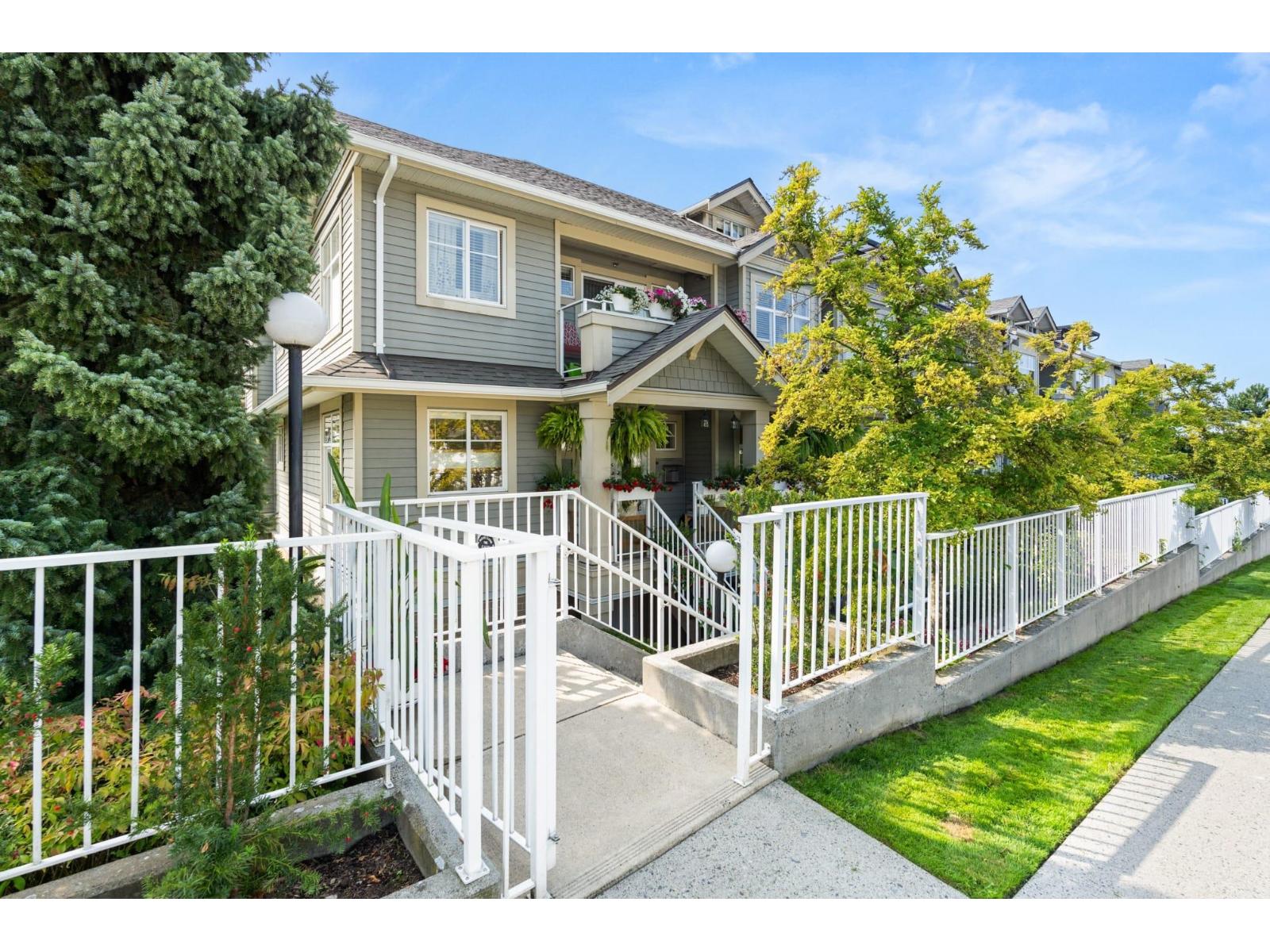 203 15621 MARINE DRIVE, White Rock