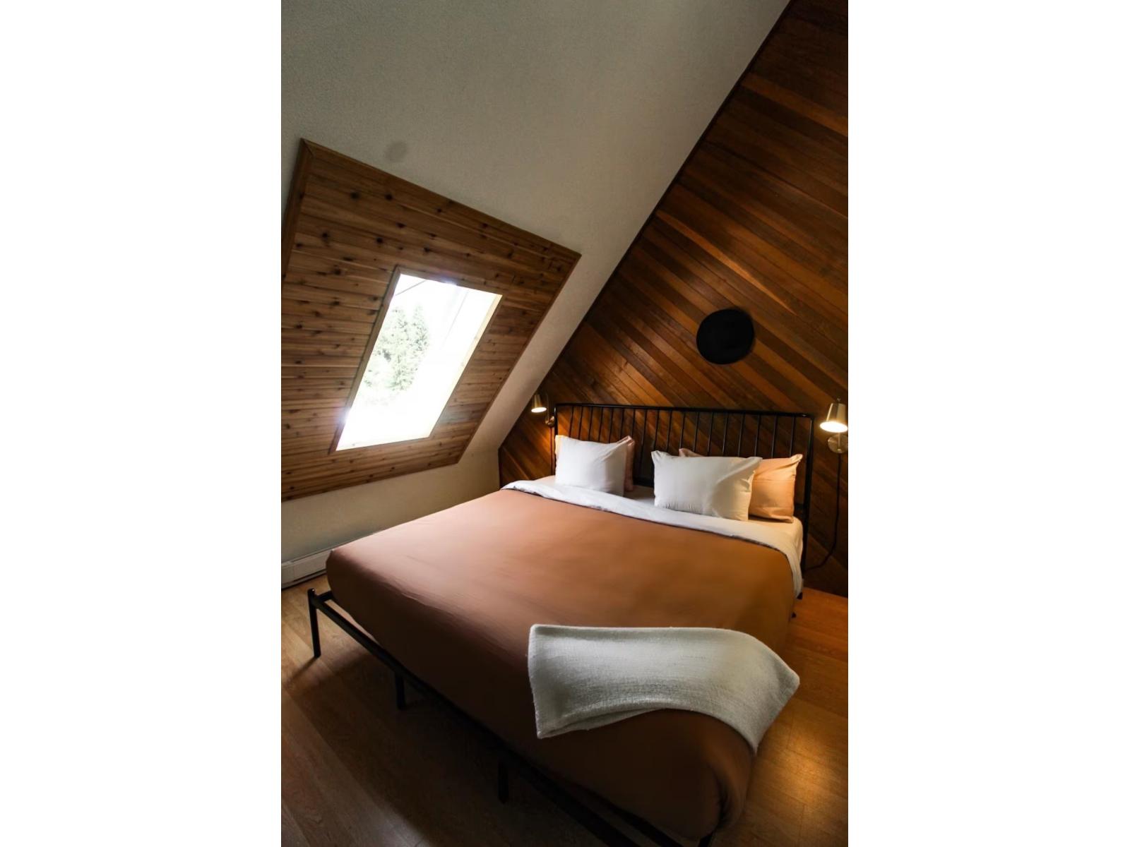 3 20668 EDELWEISS DRIVE, Mission