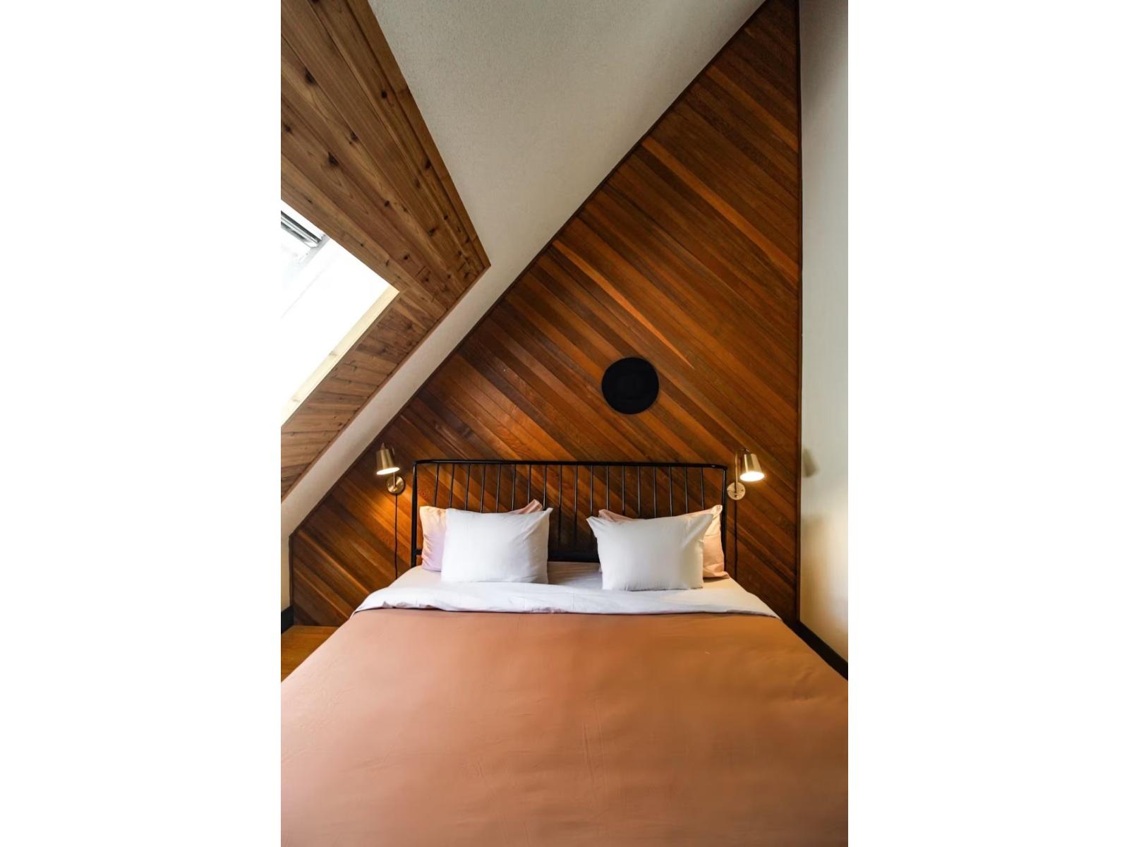 3 20668 EDELWEISS DRIVE, Mission