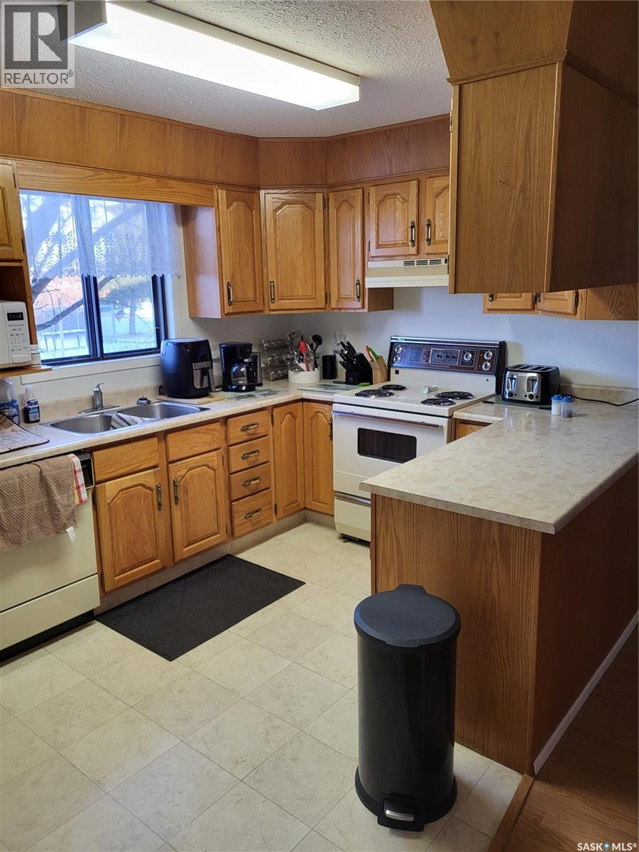 #106 3130 LOUISE STREET - 4
