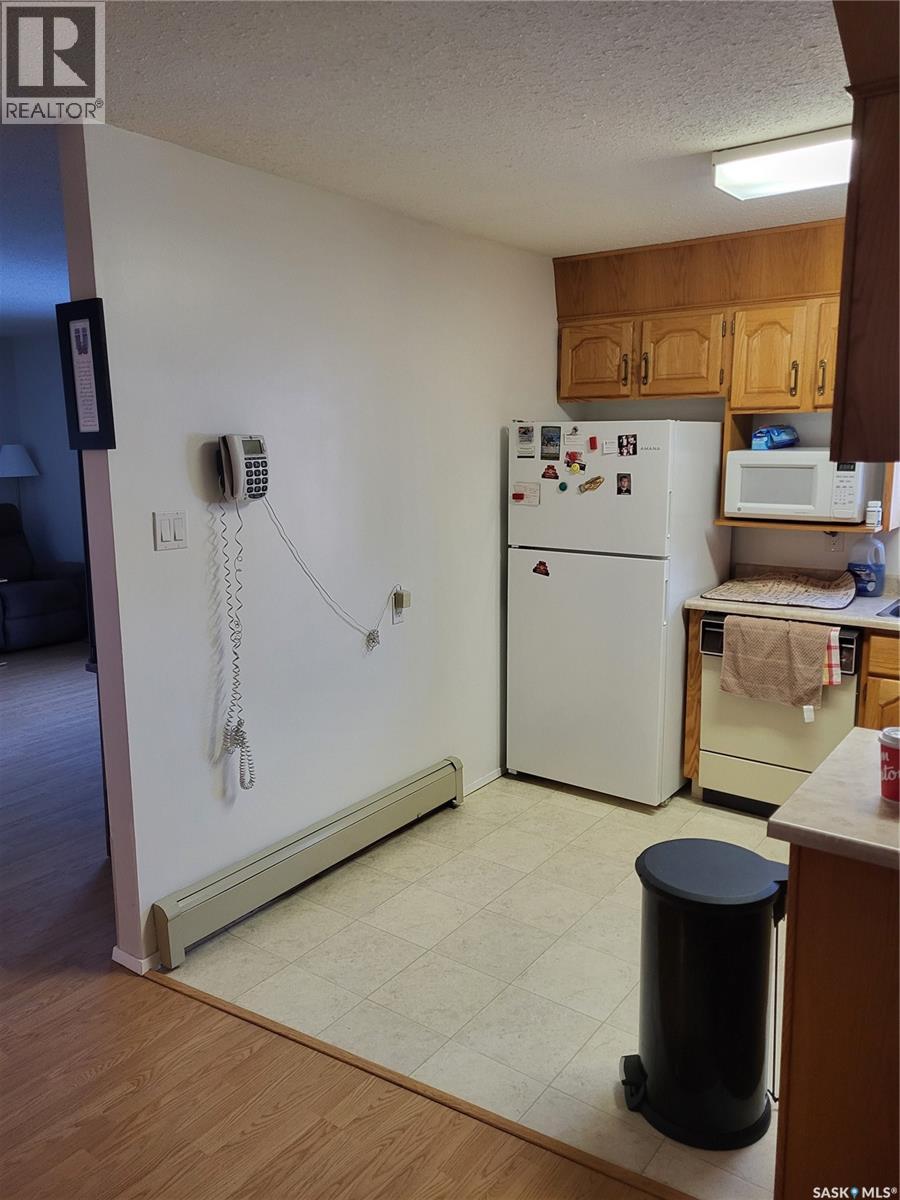 #106 3130 LOUISE STREET - 5